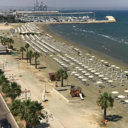 Queen Victoria Sea View