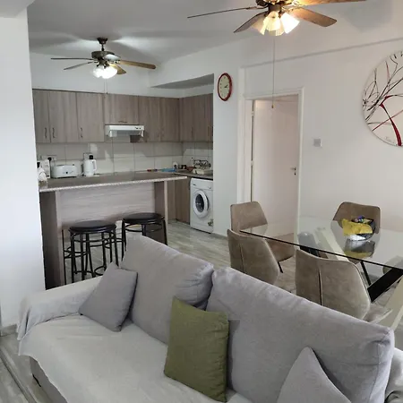 Queen Victoria Sea View *