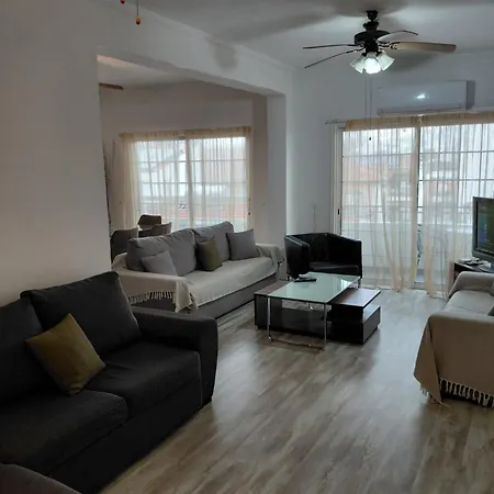 Queen Victoria Sea View Apartment Larnaca