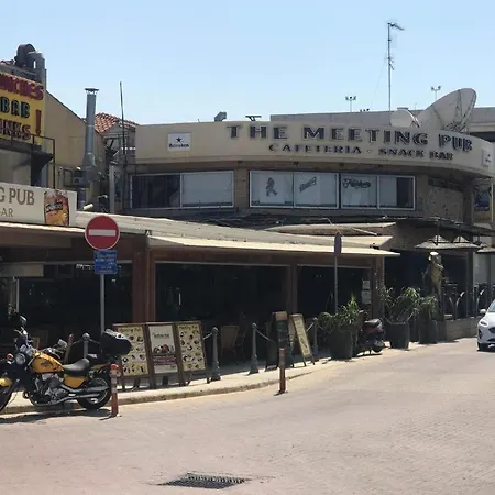 Queen Victoria Sea View Larnaca