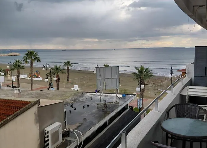 Queen Victoria Sea View