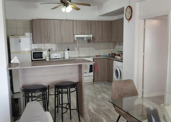 Queen Victoria Sea View Apartmán *