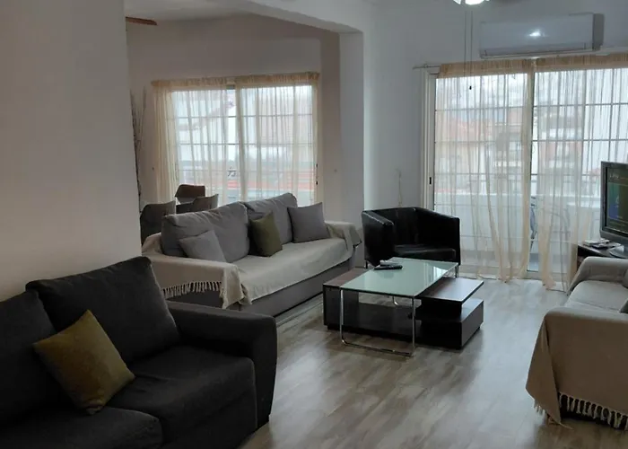 Queen Victoria Sea View Apartmán Larnaca