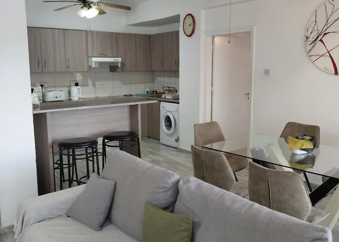 Queen Victoria Sea View *